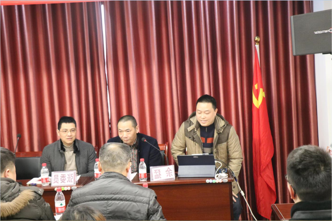 余猛讲党课2.jpg